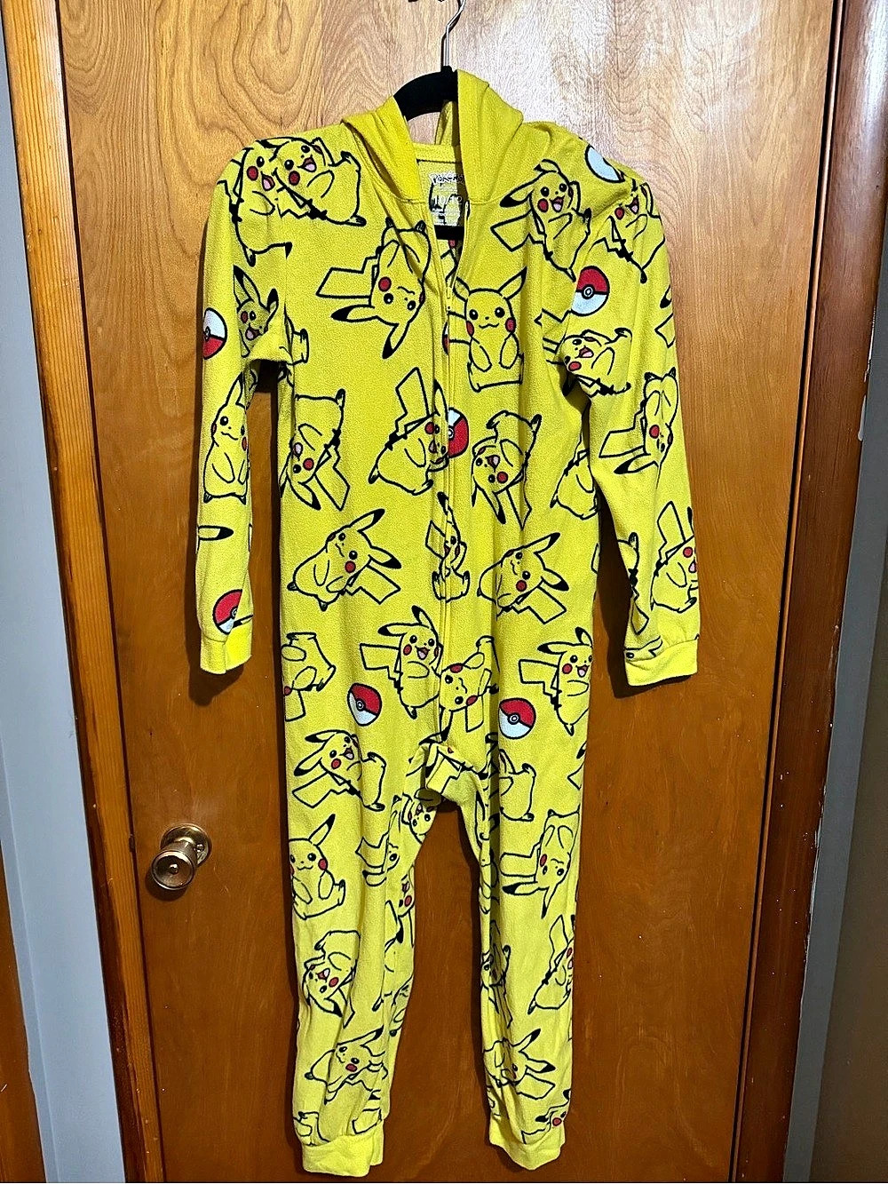 Pokémon Pikachu All-Over Print Fleece Hooded Onesie Pajama Pikachu Fleece Hooded